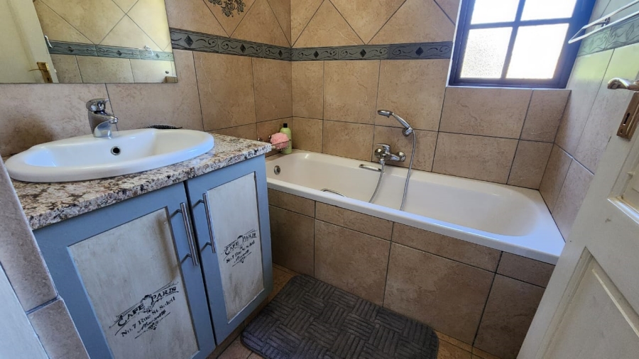 4 Bedroom Property for Sale in Heatherlands Western Cape